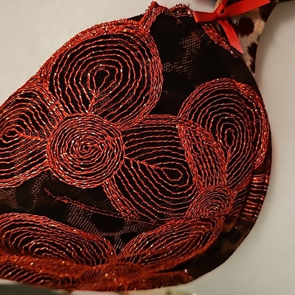 Victoria Secret, Like New in Excellent condition balconet 34C, Red and Black - Picture 2 of 6